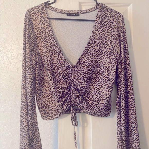 BELL SLEEVE RUCHED DRAWSTRING FRONT LEOPARD TOP - Picture 3 of 3